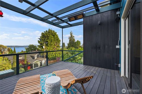 1618 37th Ave, Seattle, WA, 98122-3445 | Card Image