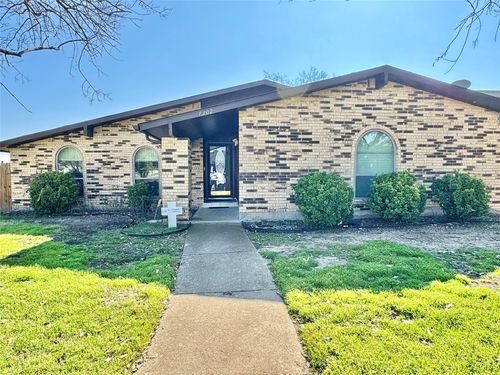 7302 Hardwood Trl, Dallas, TX, 75249-1222 | Card Image