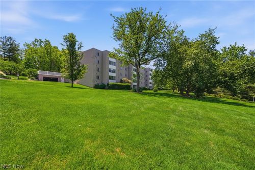 516-520 Meredith Ln, Cuyahoga Falls, OH, 44223-2578 | Card Image