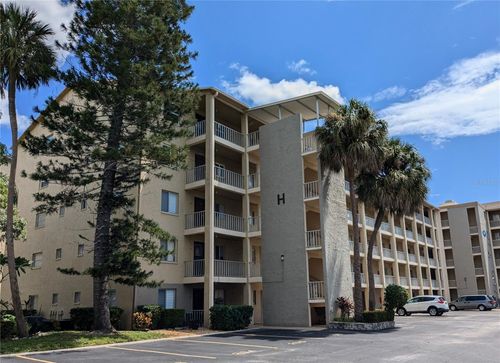 k205-3568 Lake Bayshore Dr, Bradenton, FL, 34205-5155 | Card Image