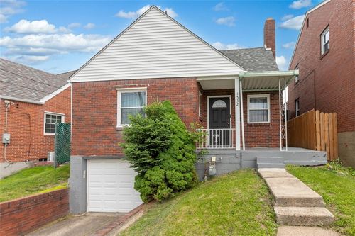 1532 Trinity St, Pittsburgh, PA, 15206-1363 | Card Image