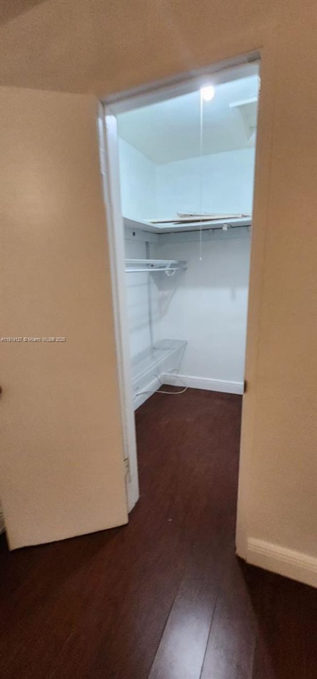 B - 371 Ne 57 Th Ct, Home with 2 bedrooms, 1 bathrooms and null parking in Oakland Park FL | Image 6