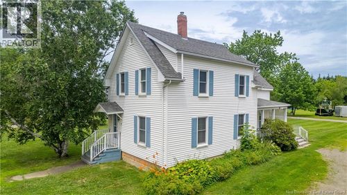 7 Queen St W, St. Stephen, NB, E3L2J7 | Card Image