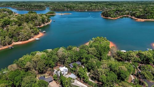 400 Paradise Cir, Townville, SC, 29689-3431 | Card Image