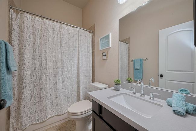 A full bath in the hallway adjoins the two front bedrooms, offering convenience and privacy for family or guests. | Image 6