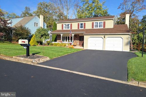 27 Seedling Dr, Holland, PA, 18966-2839 | Card Image