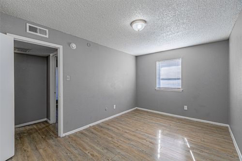 2900 South Fwy, Fort Worth, TX, 76104-6795 | Card Image