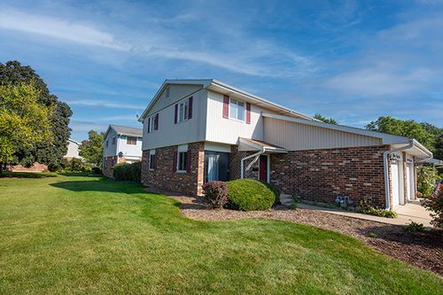 1643 Castbourne Ct, Wheaton, IL, 60189-7001 | Card Image