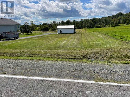 2130 Du Golf Rd, Clarence Creek, ON, K0A1N0 | Card Image