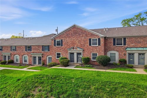 380 Newburn Dr, Pittsburgh, PA, 15216-1226 | Card Image