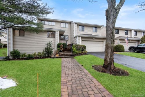 39 Chestnut Ln, Woodbury, NY, 11797-1916 | Card Image