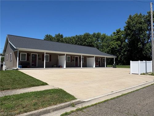 82 Pine St, Dover, OH, 44622-1900 | Card Image