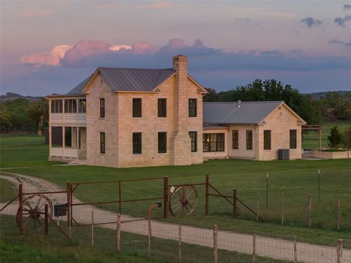 466 German Ln, Fredericksburg, TX, 78624-5363 | Card Image
