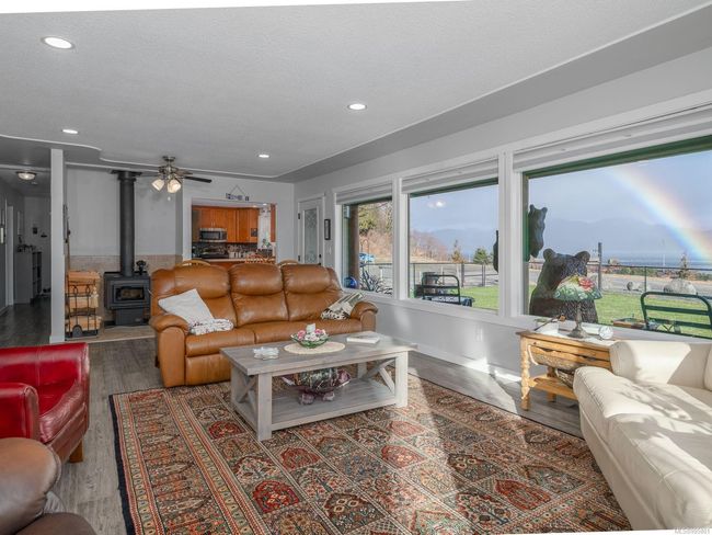 100 Dyer Dr, House other with 3 bedrooms, 3 bathrooms and 1 parking in Sayward BC | Image 4