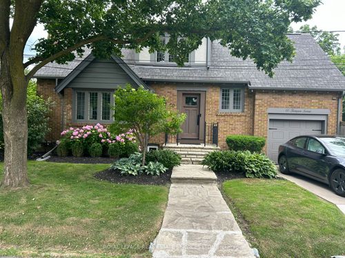 60 Thompson Ave, Etobicoke, ON, M8Z3T4 | Card Image
