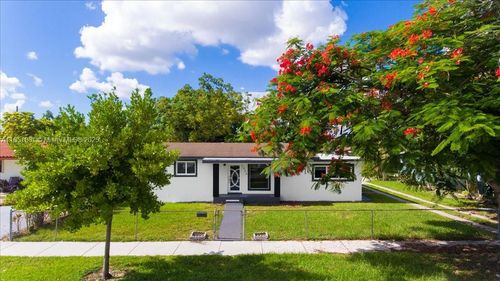 1026 W 32nd St, Hialeah, FL, 33012-5042 | Card Image