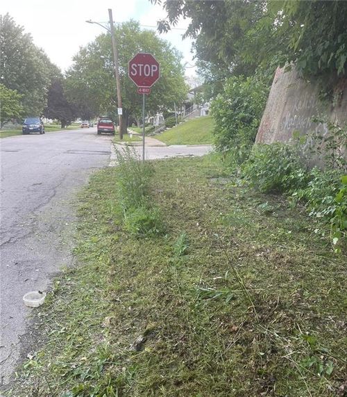 1202 S 24th St, Saint Joseph, MO, 64507-1648 | Card Image