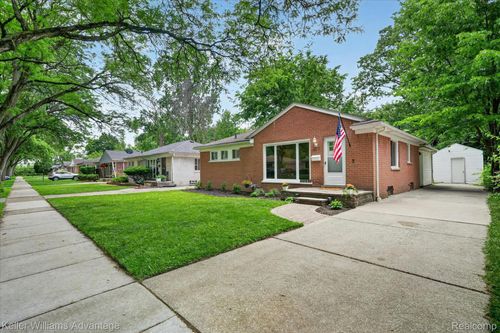 21681 Sussex St, Oak Park, MI, 48237-2611 | Card Image