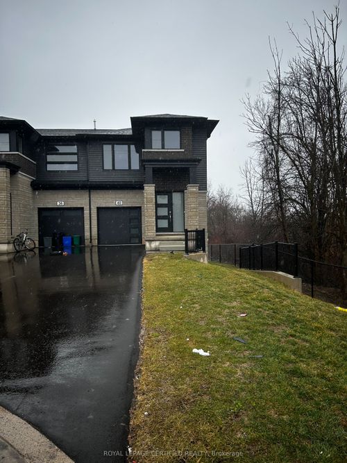 40 Whelan Court, Thorold, ON, L2V0M3 | Card Image