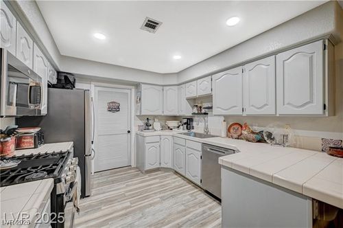 apt-27b-700 Capri Dr, Boulder City, NV, 89005-3373 | Card Image