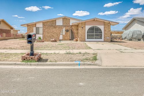 8520 Paddlefoot Ln, El Paso, TX, 79907-6117 | Card Image