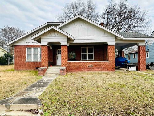 219 W Court Ave, Selmer, TN, 38375-2103 | Card Image