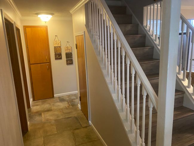Hall:Stairs | Image 5