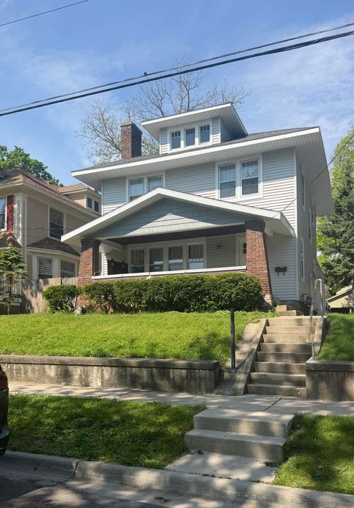 425 Rosewood Ave Se, Grand Rapids, MI, 49506-2825 | Card Image