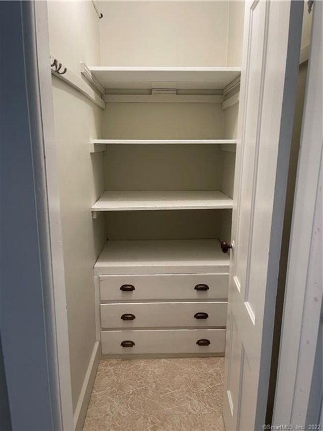 Walk in Closet | Image 9