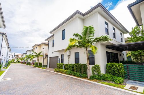 8229 Nw 44th St, Doral, FL, 33166-5800 | Card Image