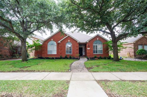 9718 Wolf Creek Dr, Irving, TX, 75063-5032 | Card Image