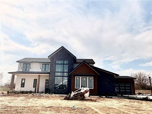 7470 Nw Fawn Ave, Parkville, MO, 64152-3420 | Card Image