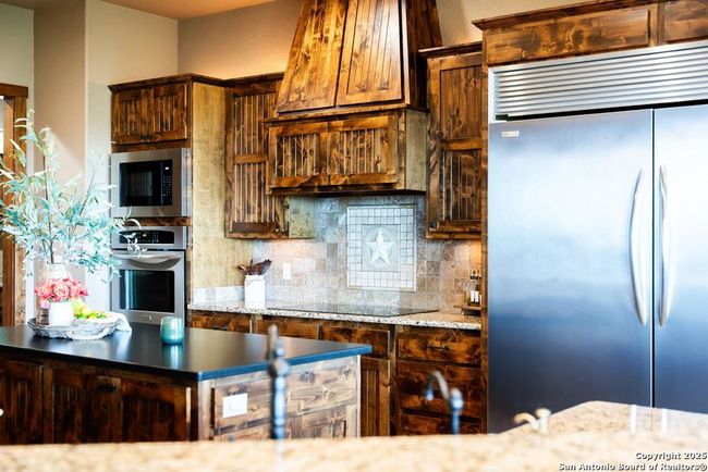 112 Juniper Pt, House other with 4 bedrooms, 5 bathrooms and null parking in Ingram TX | Image 11