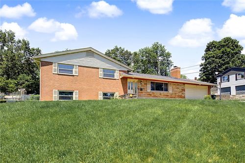 617 Stoneybrook Drive, Dayton, OH, 45429 | Card Image