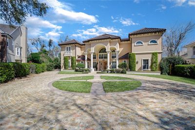 Circular driveway features imported Milwaukee bricks | Image 2