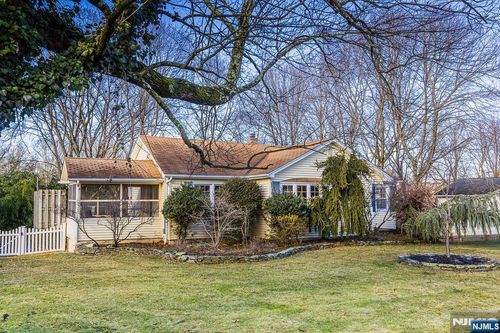 513 N Central Ave, Ramsey, NJ, 07446-1047 | Card Image