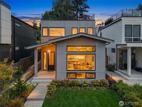 246 5th Ave W, Kirkland, WA, 98033-5325 | Card Image