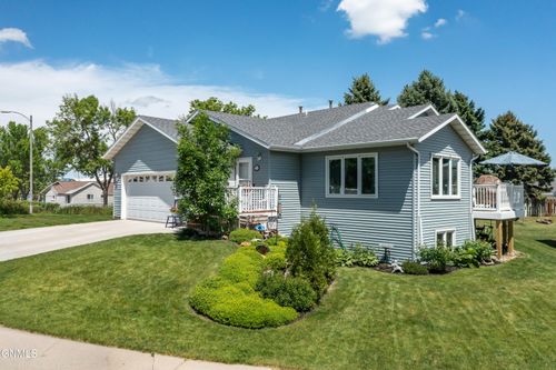 3851 Montreal St, Bismarck, ND, 58503-0343 | Card Image