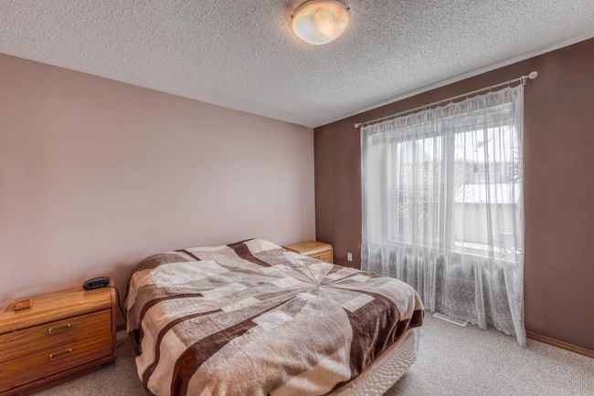 160 Eversyde Circle Sw, Home with 3 bedrooms, 2 bathrooms and 4 parking in Calgary AB | Image 12