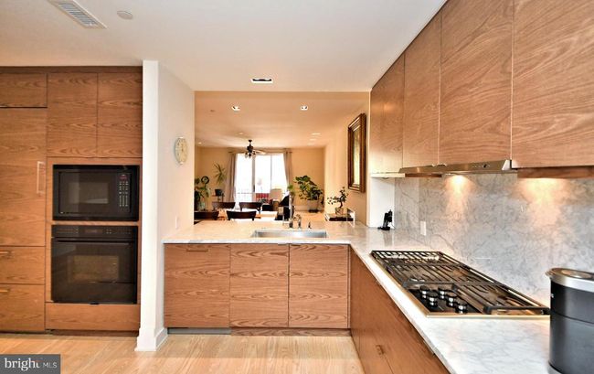 107 S Van Pelt St, Townhouse with 3 bedrooms, 4 bathrooms and null parking in PHILADELPHIA PA | Image 6