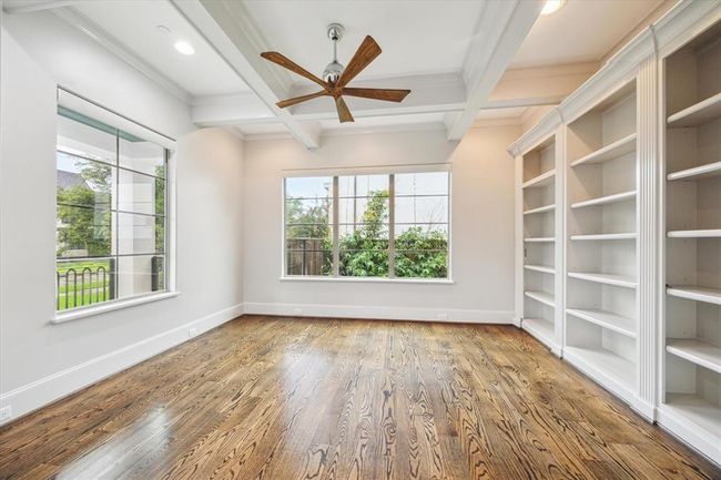 8304 Maple Ct, House other with 5 bedrooms, 5 bathrooms and 2 parking in Bellaire TX | Image 16