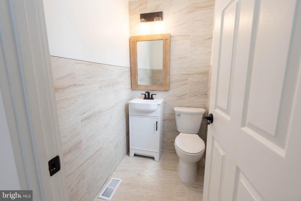 Commercial Sale in PHILADELPHIA 4