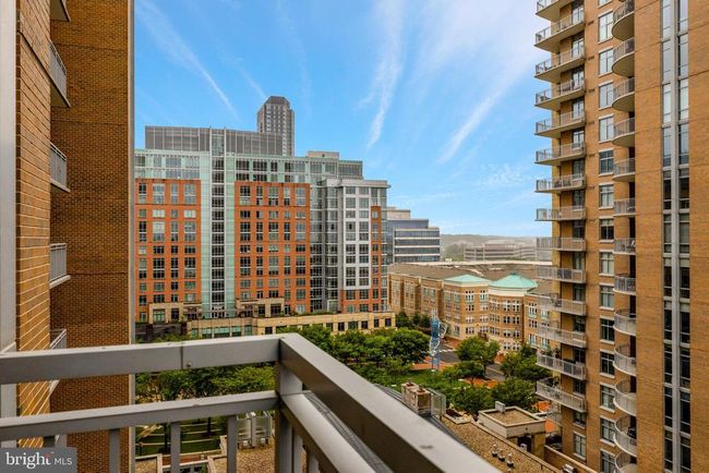 UNIT-907 - 11990 Market St, Condo with 3 bedrooms, 2 bathrooms and null parking in RESTON VA | Image 9