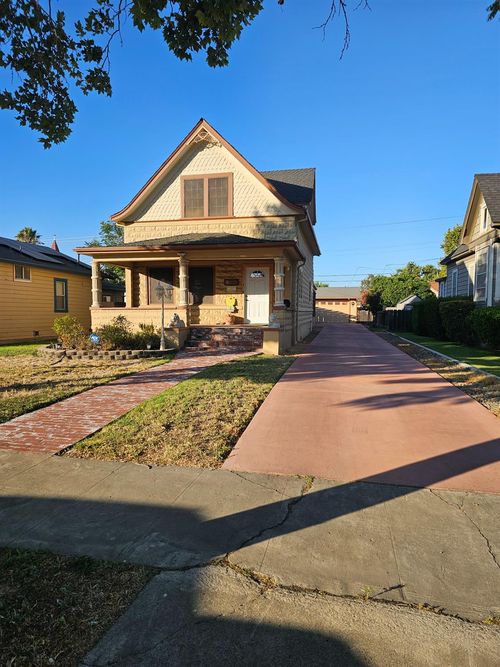 411 J St, Los Banos, CA, 93635 | Card Image