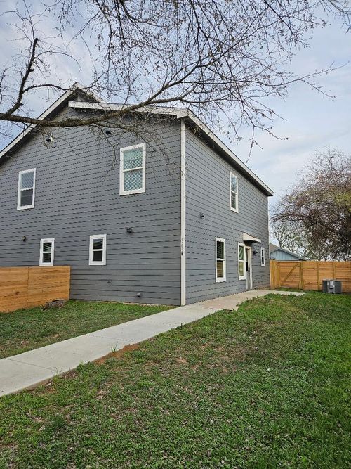 unit-b-305 Anderson St, Smithville, TX, 78957-2271 | Card Image