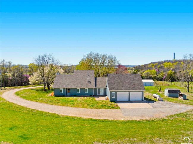 11096 43 Rd St, Home with 3 bedrooms, 3 bathrooms and null parking in Perry KS | Image 45