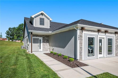 709 Ridge Dr, Smithville, MO, 64089-8328 | Card Image