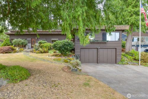 16023 35th Ave Ne, Lake Forest Park, WA, 98155-6601 | Card Image