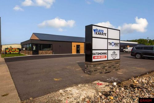 1215 N Riverfront Dr, Mankato, MN, 56001-3275 | Card Image