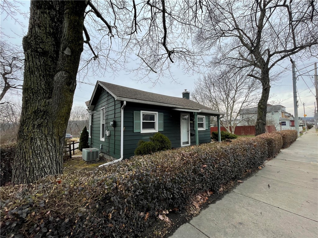 4th Ave, Beaver Falls, PA 15010